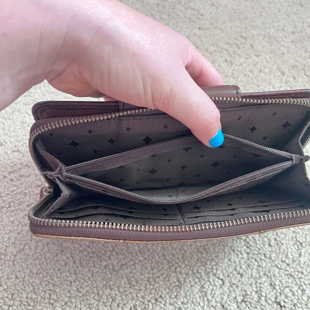 Fossil Women's Metallic Gold and Brown Wallet - Picture 6 of 8